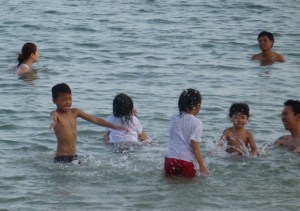 kids playing at sanur beach