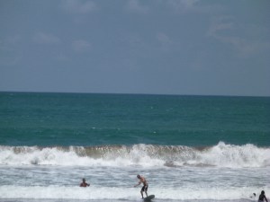 Kuta surfing